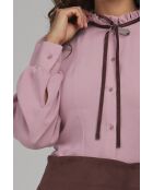 Blusa entallada rosa con cuello alto