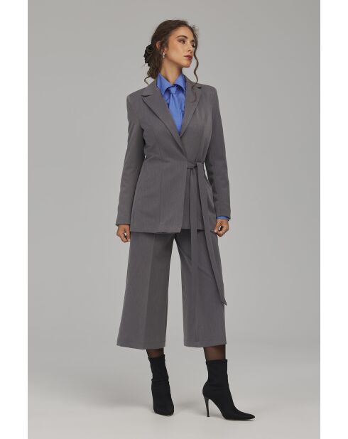 Graue, weit geschnittene Hose