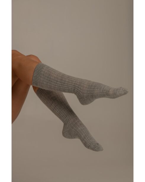 Graue Socken aus Alpakawolle