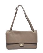 Schultertasche aus taupefarbenem Rindsleder - 22x33x9 cm