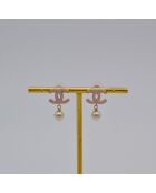 Boucles d'Oreilles CC Émail Rose & Perle Pendante