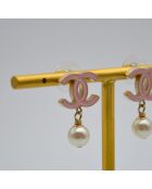 Boucles d'Oreilles CC Émail Rose & Perle Pendante