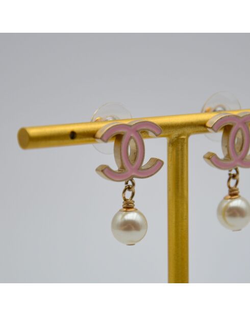 Boucles d'Oreilles CC Émail Rose & Perle Pendante