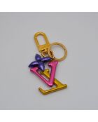 Porte-clés LV Initials & Fleur Monogram doré et rose - 10 x 3,5 cm