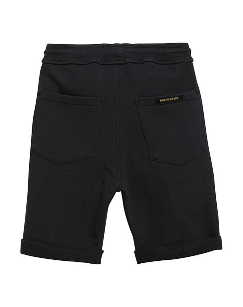Short Yard noir