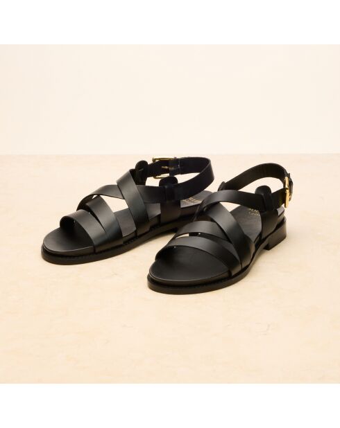 Weiße schwarze Ledersandalen