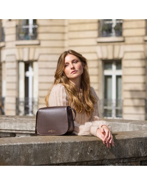 Sarah braune Schultertasche aus Leder - 25 x 19 x 9,5 cm