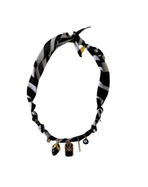 Sancti Halskette aus Baumwolle in Zebra/Schwarz mit funkelnden Herzen