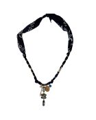Collana in cotone con cravatta e goccia in cotone blu marino antico