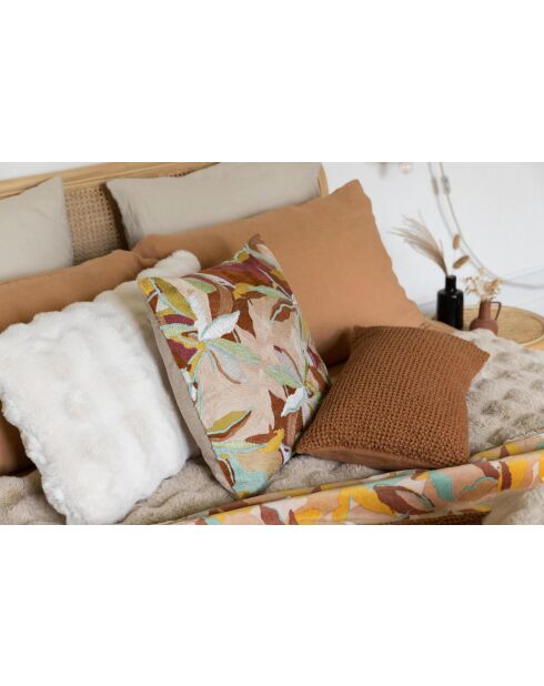 Housse de coussin brodé en coton Alina dragée