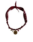 Collar navideño de algodón con medalla redonda burdeos