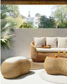 Salon de jardin en rotin tressé avec canapé, pouf et table basse Banua naturel et blanc - Canapé : 220 x 80 x 86 cm / Pouf : 81 x 63 x 43 cm / Table basse : 106 x 71 x 46 cm