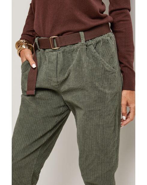 Pantalones Elsa de terciopelo caqui con cinturón de algodón