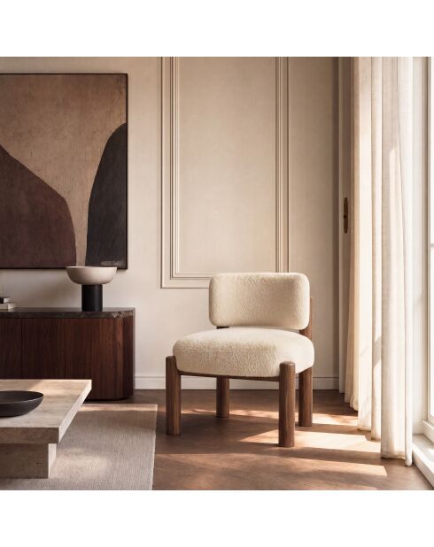Fauteuil TOM fausse fourrure crème et pieds noyer