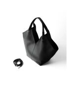 Borsa a tracolla Nothing Left To Prove in pelle nera - 47x18 cm