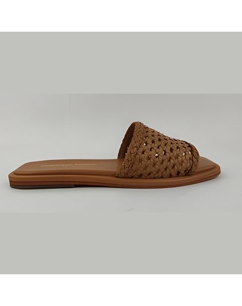 Sandales plates en cuir camel