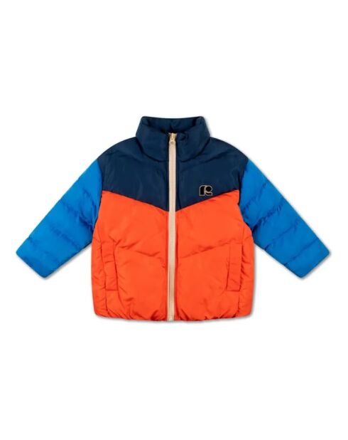 Rote Daunenjacke