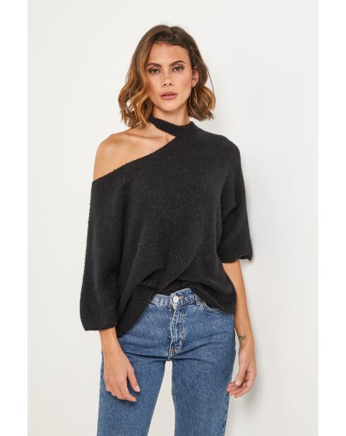 Schwarzer Samtpullover