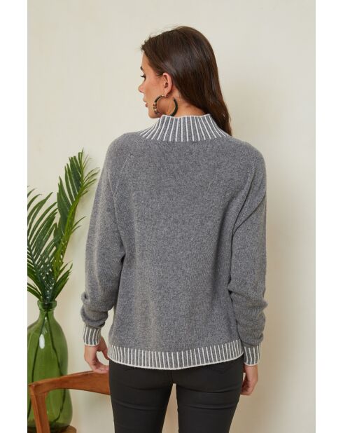 Grauer Csepreg Wollpullover