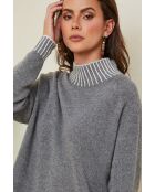 Grauer Csepreg Wollpullover