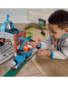 Thomas et Ses Amis Coffret Lancement de tonneaux motorisé avec Locomotive motorisée Classique et Wagon de Chargement 5,5 mètres de Piste multicolores 4 ans +