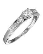 Solitairering rond stokbrood diamanten 0,25 kt witgoud