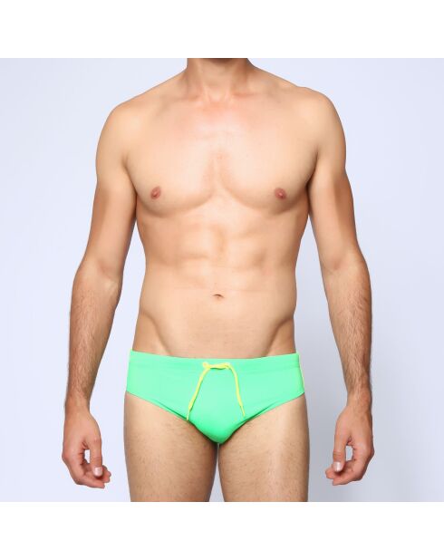 Bañador Léonardo con logo verde fluorescente en contraste