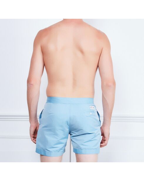 Wassergrüne, schlichte Boardshorts