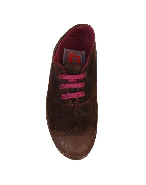 Sneakers aus Samtleder mit braunen Schnürsenkeln