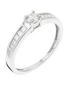 Solitairering rond stokbrood diamanten 0,25 kt witgoud