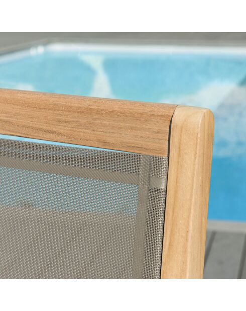 2 leuke stapelbare fauteuils van teakhout - 55x52x89 cm