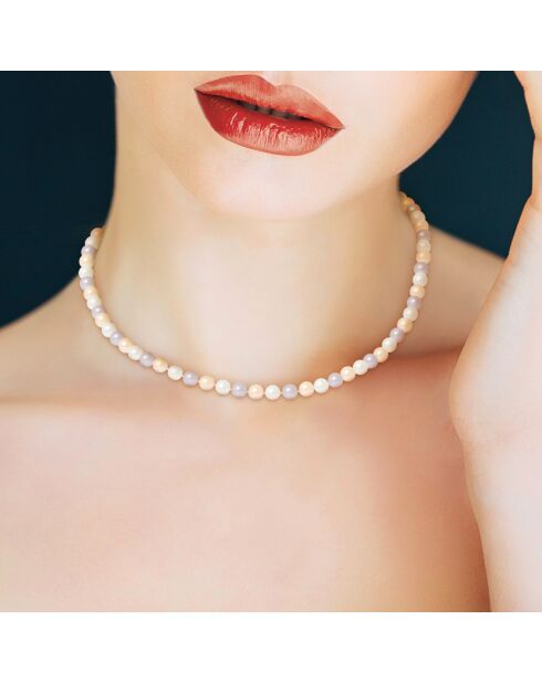 Mehrfarbige Süßwasserperlenkette mit Gelbgoldschnur