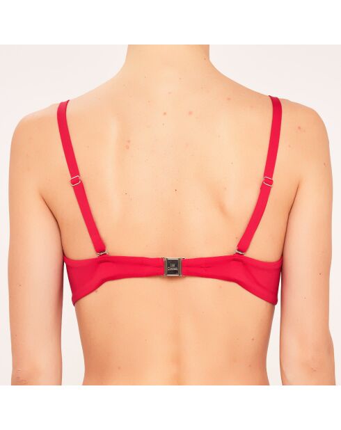 Rotes Badeanzugoberteil mit Muschelstirnband