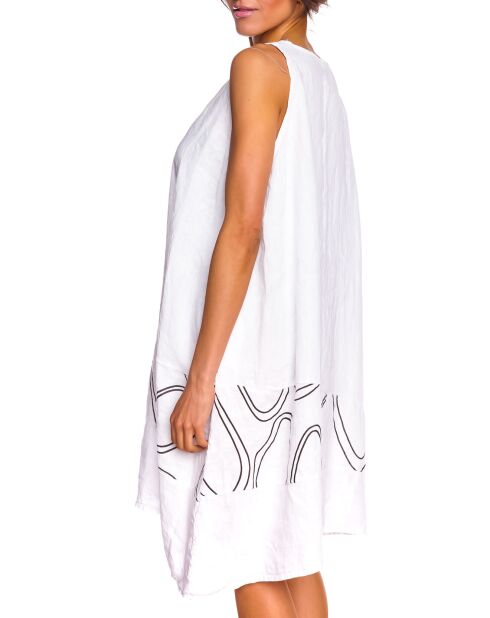 Weißes lila Leinenkleid