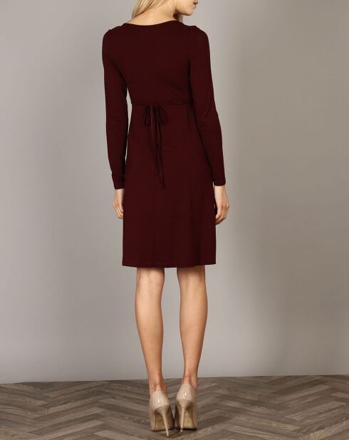 Burgunderfarbenes schickes Kleid mit Gürtel