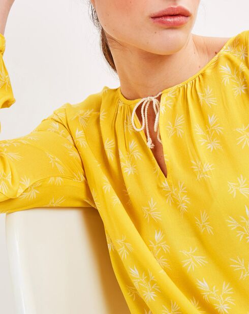 Blusa a base di erbe con stampa a pennello calendula e bianca