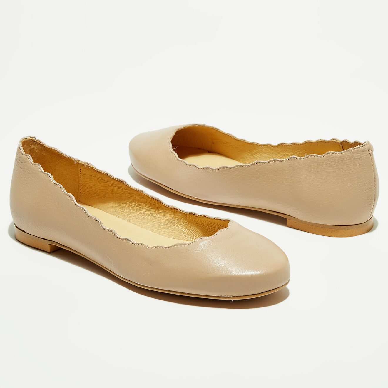 Ballerines en Cuir bords festonnés nude