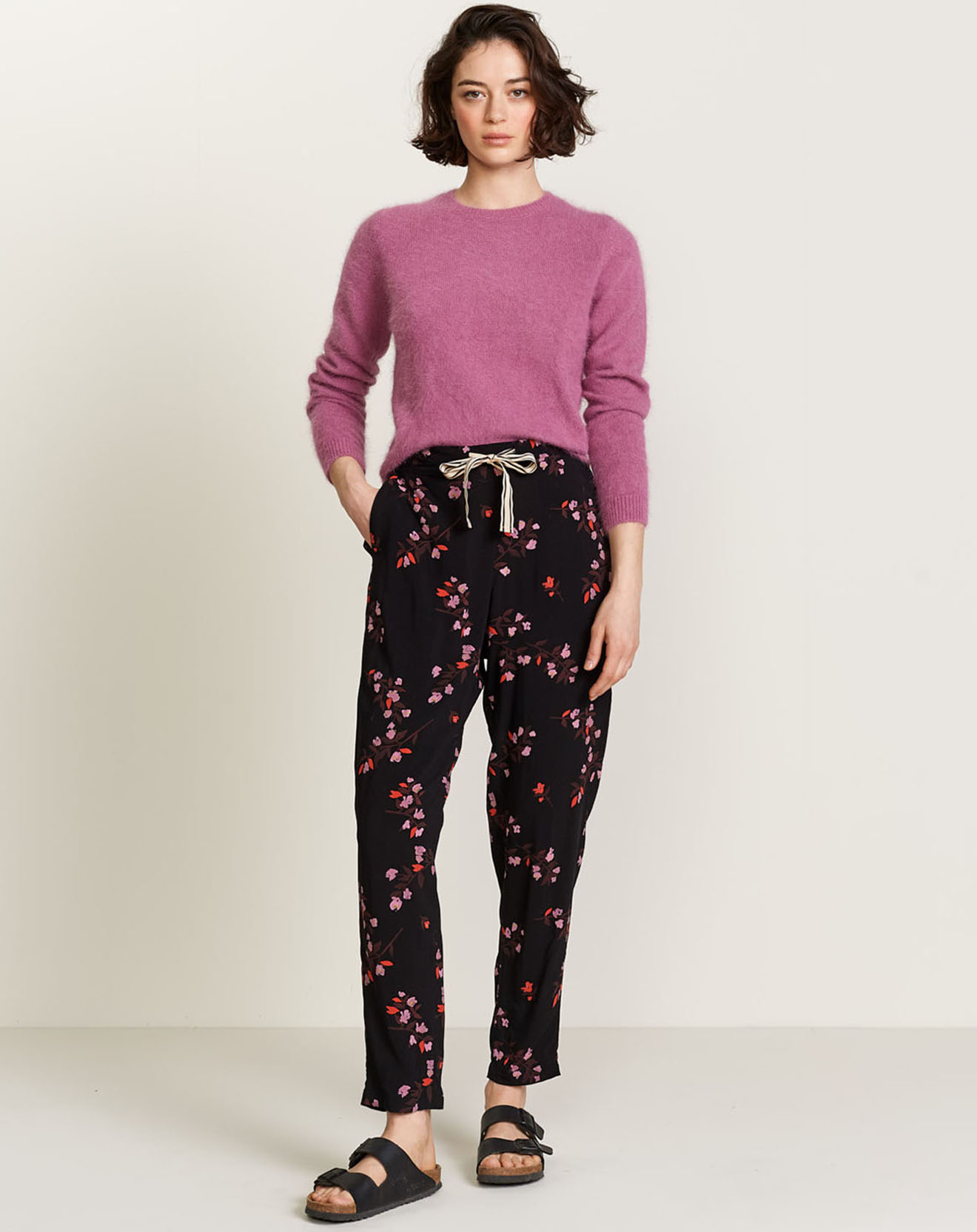 Pantalon Vael légèrement ample à fleurs noir