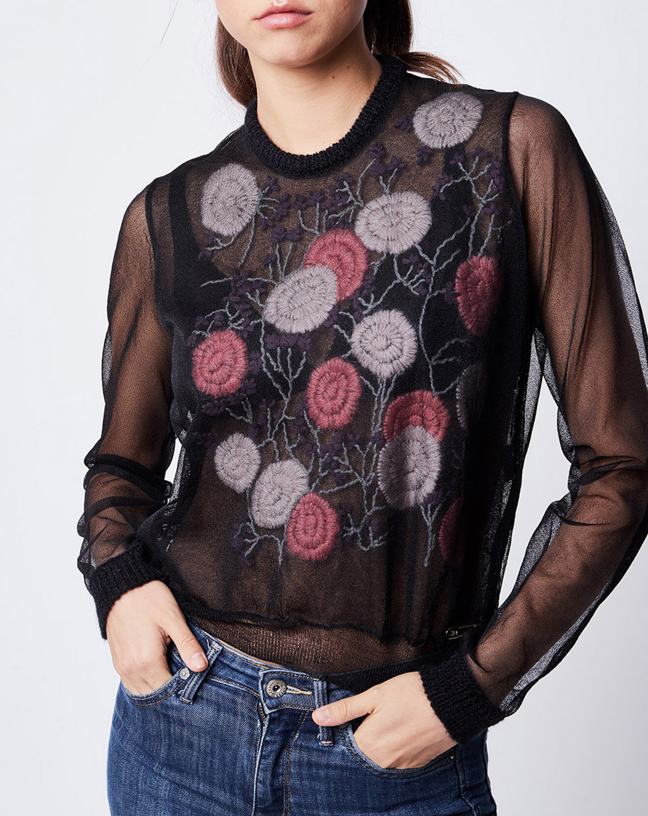 Pull en transparence brodé noir