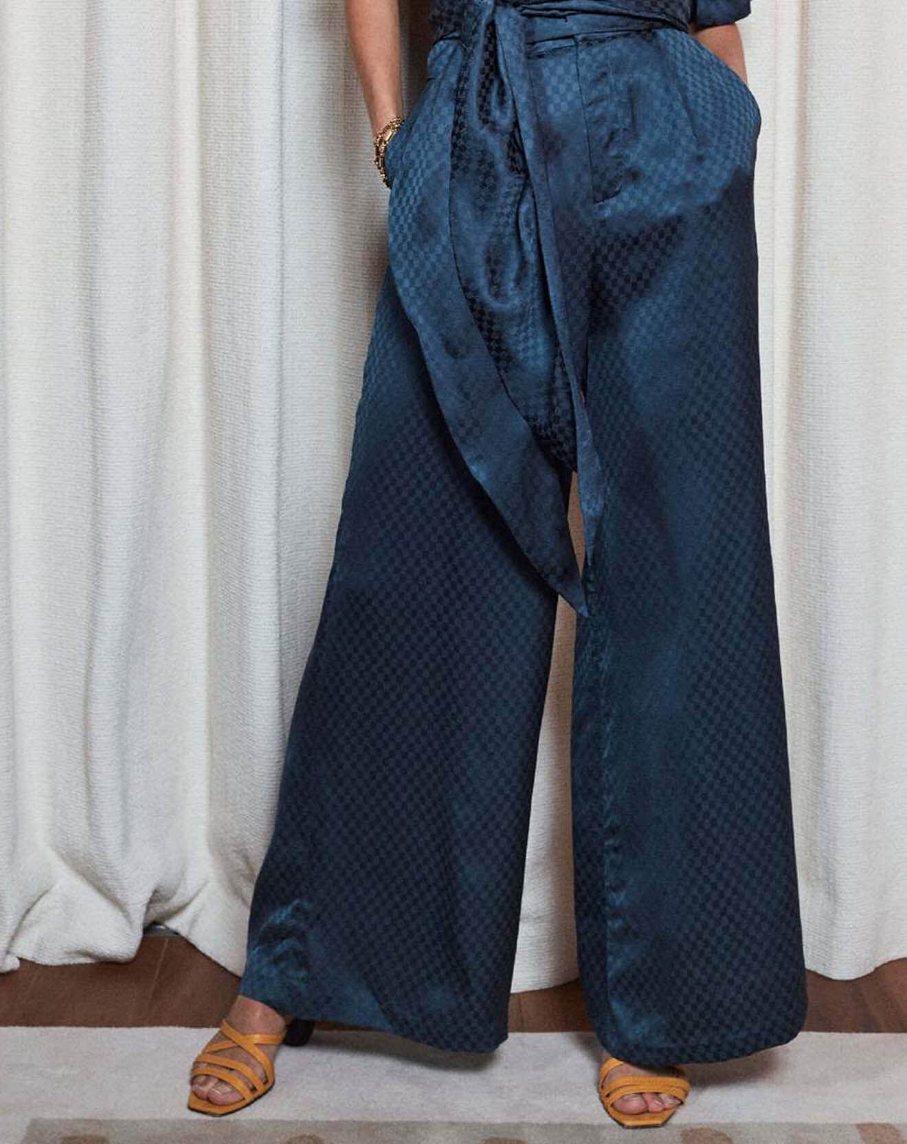 Pantalon large ceinturé bleu marine