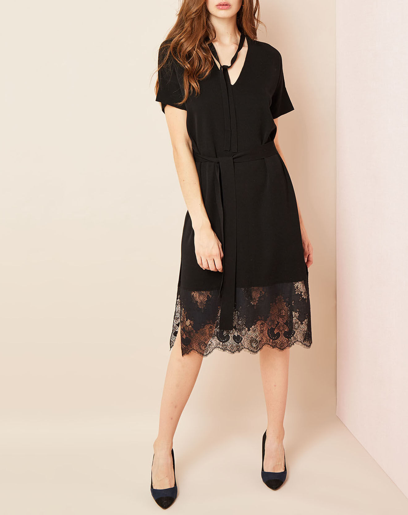 Robe base en dentelle noire