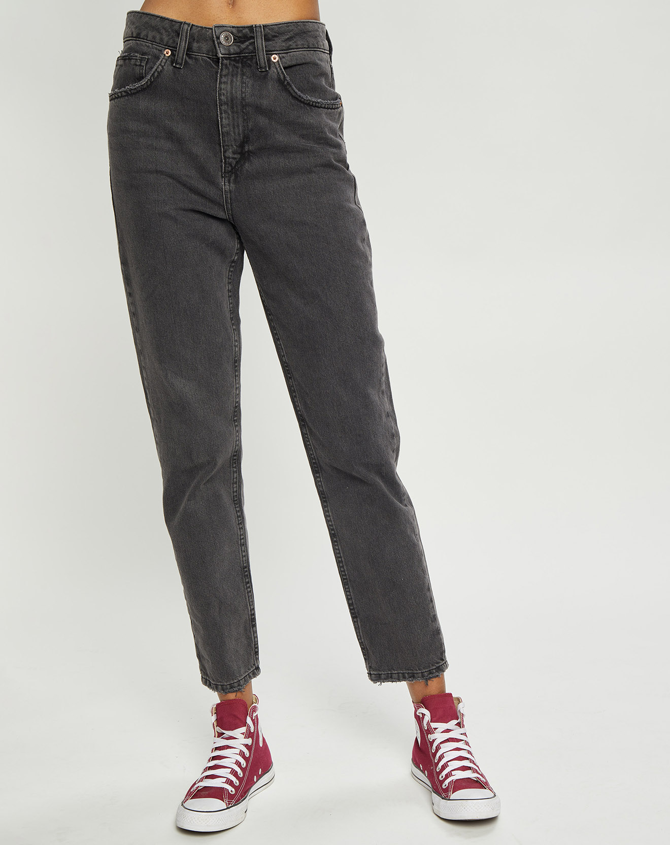 urban outfitters - jean mom en toile de coton délavé noir