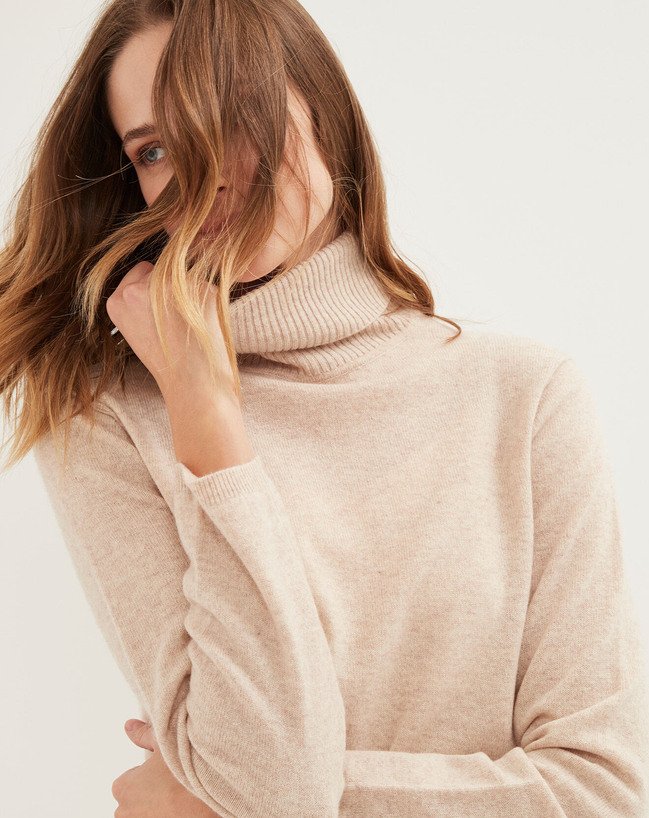 Pull 100% Cachemire col roulé coutures inversées beige chiné