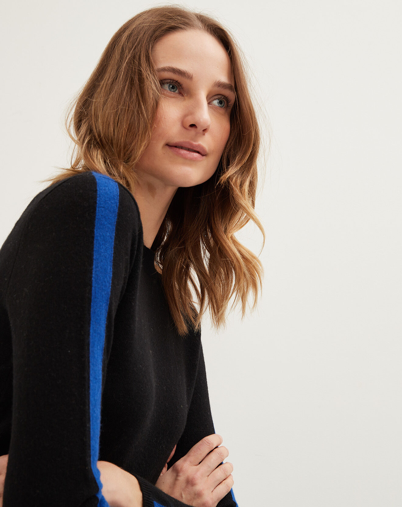 Pull 100% Cachemire col rond bicolore noir/cobalt